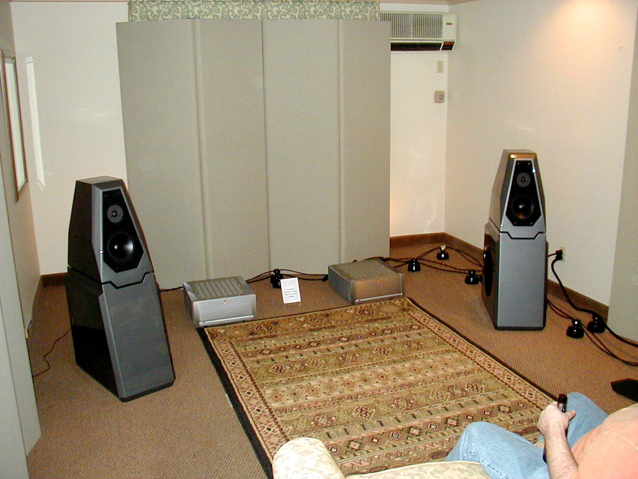 CES 2004 - Bob's Room